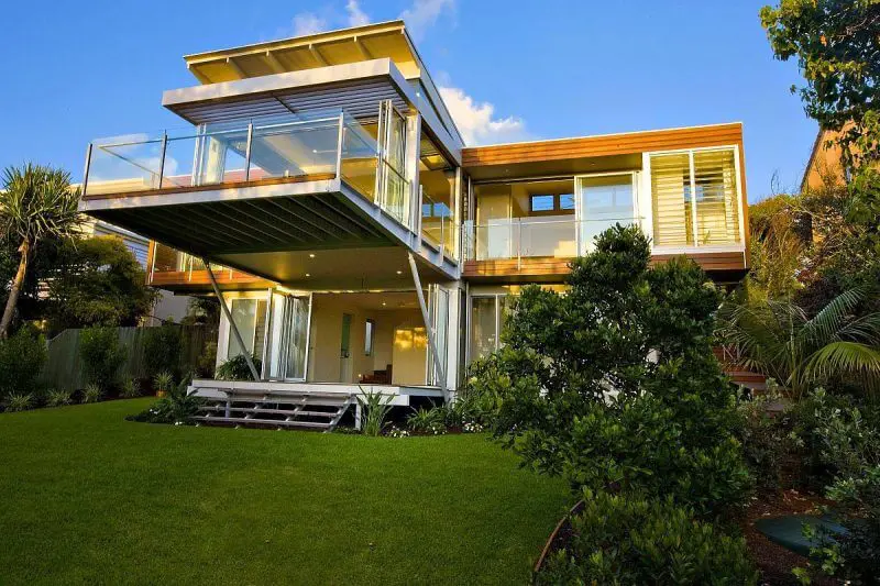 Cantilever terrace projected from the building