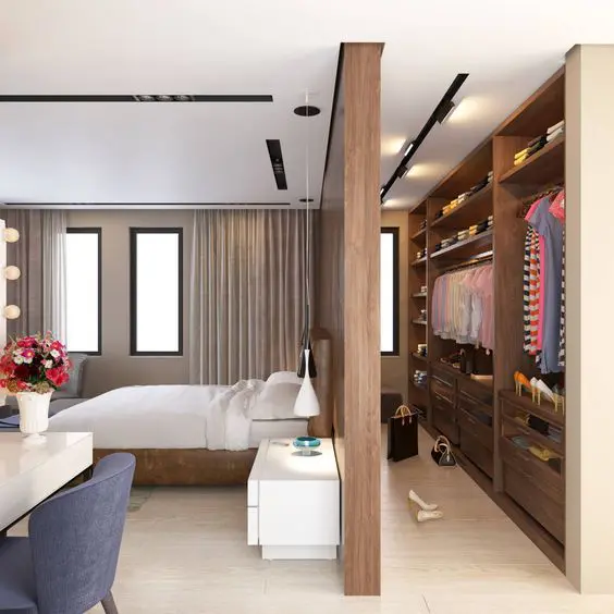 A straight walk in closet