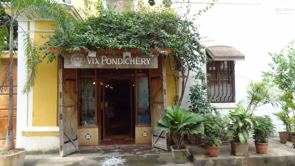 What distinguishes Pondicherry houses