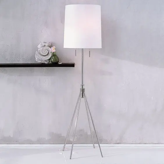 ADJUSTABLE CLUB FLOOR LAMP
