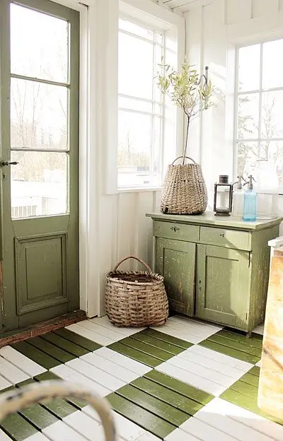 Painting wooden flooring in tiles format in Living room