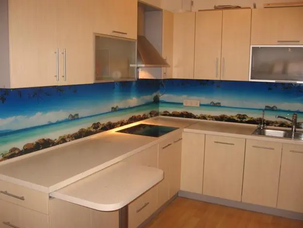 glass-backsplash-designs-kitchen-trends