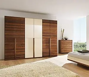 Wardrobe finished with laminates in white and wooden color