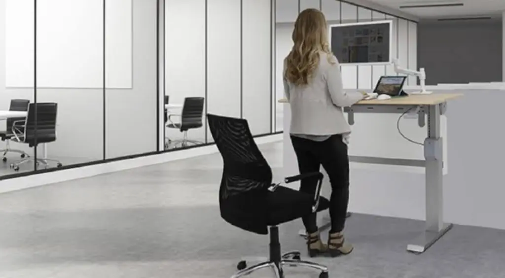 Having movement space around workdesk