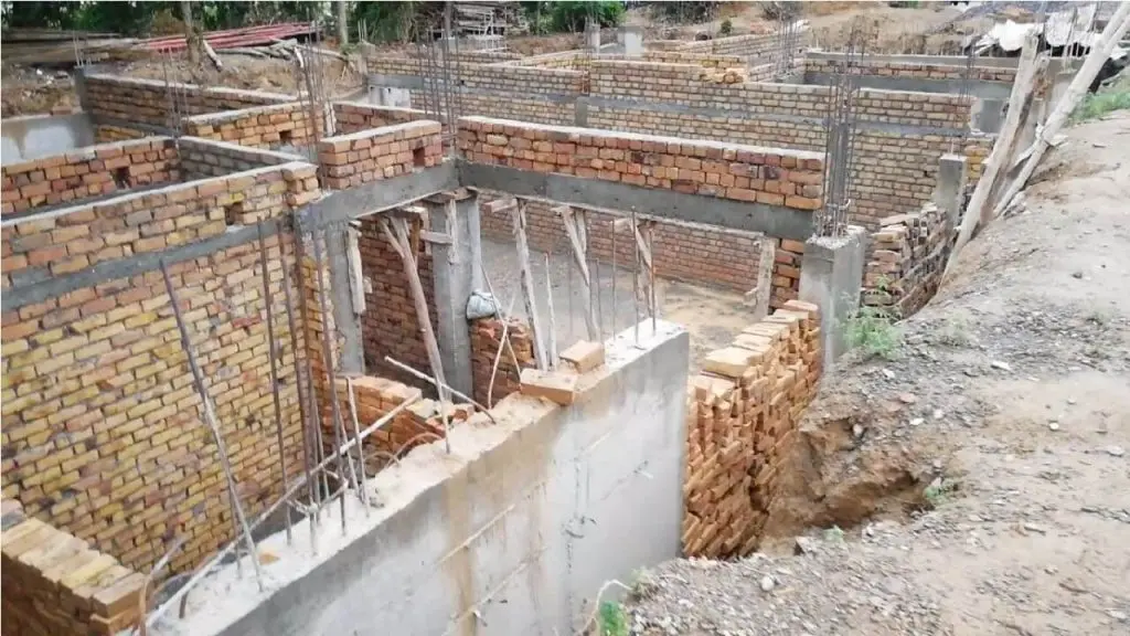 Construction of basements with retaining walls on all sides and brick partitions