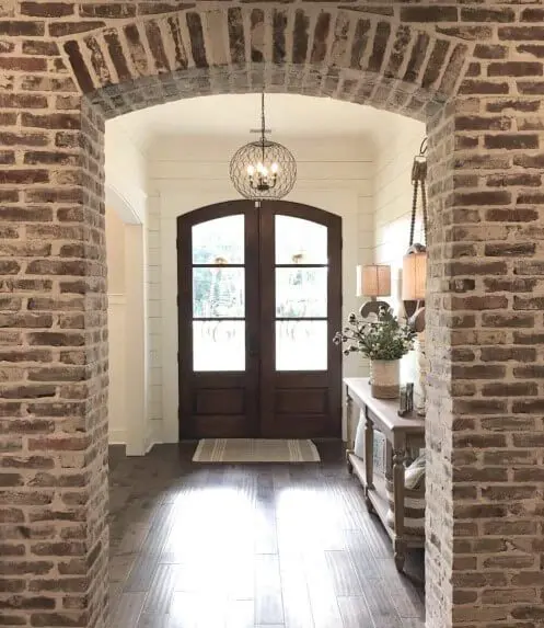 Segmented arched entrance lobby