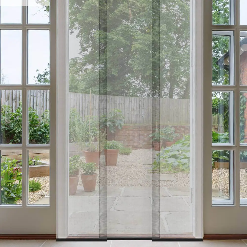 Telescopic mesh for windows and doors