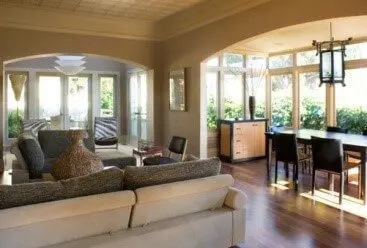 shallow archway saperating the living and dining area