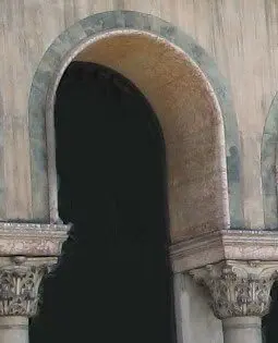slited arch in house construction