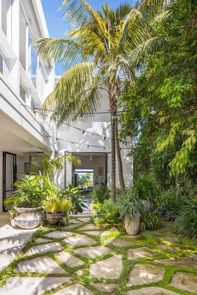 Trees and Lanscaping around the house to make it climate responsive architecture