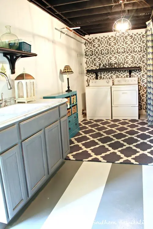 Utility area with washing machine and dryer installed