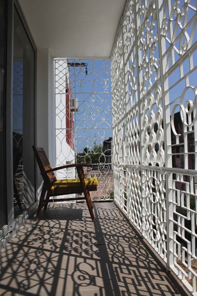 JALIS OR PERFORATED WINDOWS