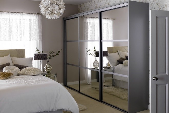 Coloured glass or mirror glass as Wardrobe surface