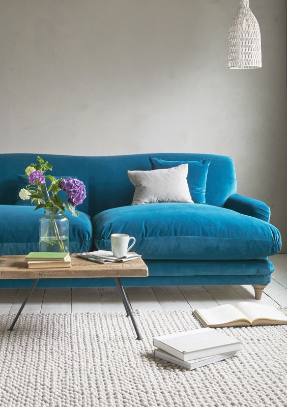 Contrasting Colors in Sofa Design