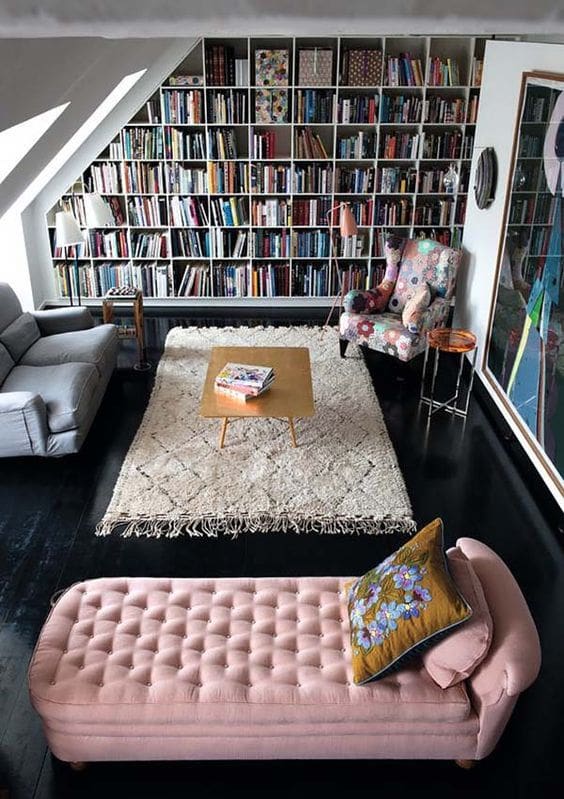 Floor to wall book shelf