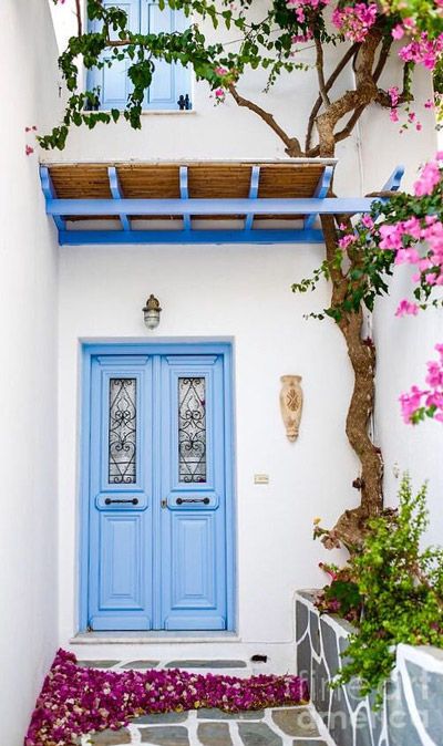 Using Bright Coloured Doors for House Entrances