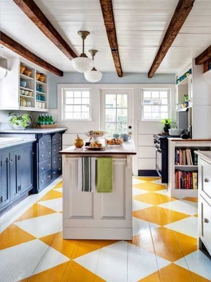 Checkboard patterns in Kitchen in yellow and white