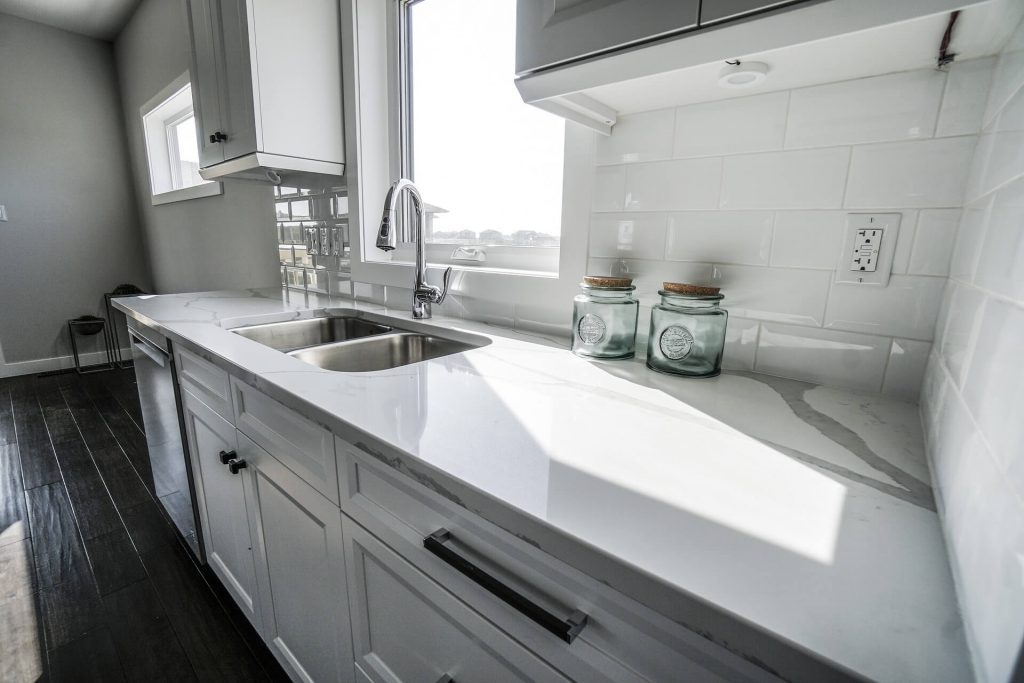 White Marble used as Kitchen Countertop