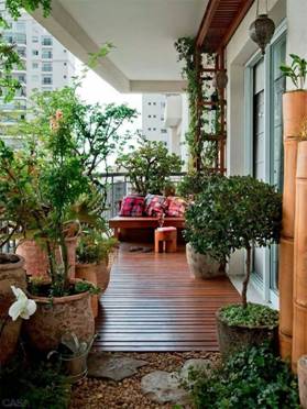 Casual seating and plants in terrace area