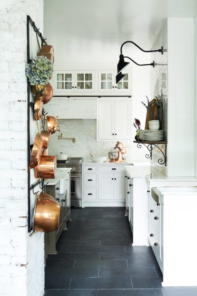 French kitchens decorated with copper vessels