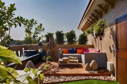 Garden on Roof top with a fountain and seating area