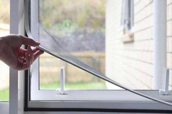 Magnetic mesh that can be remvoed easily for windows