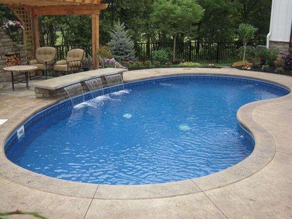 kidney shaped swimming pool