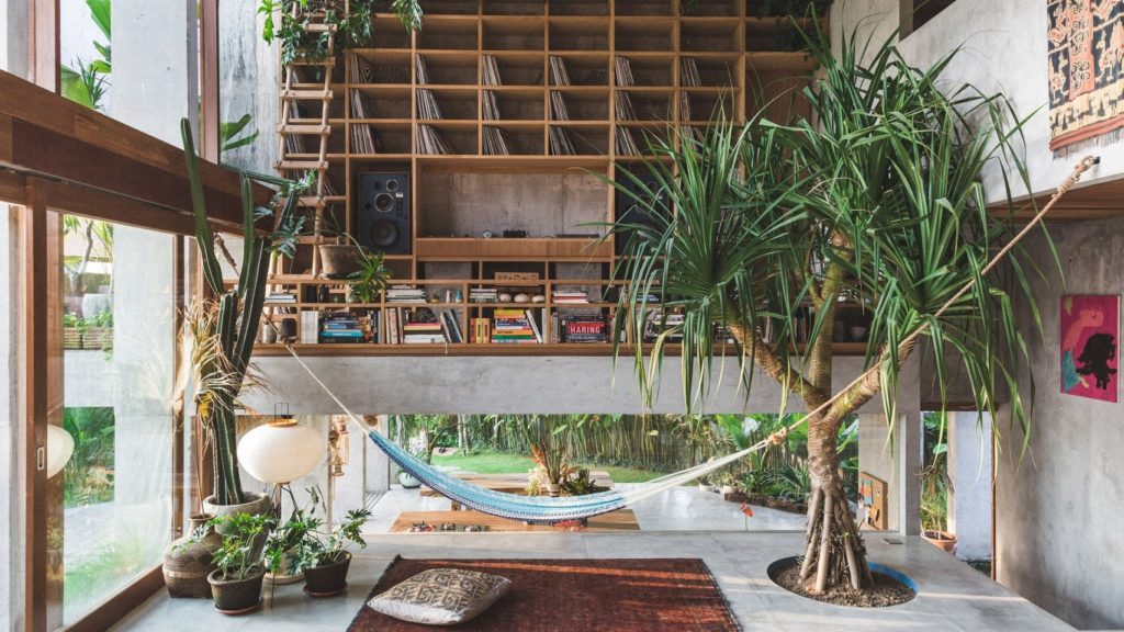 Tropical house design with beachy tropical decor.