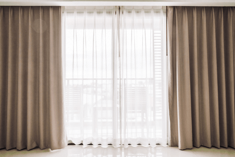 usig curtains to block noise in house