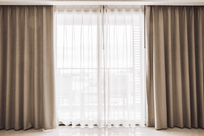 usig curtains to block noise in house